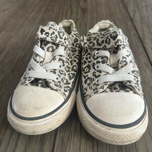 leopard print Converse